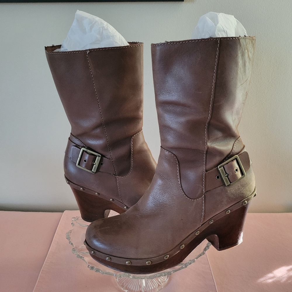 Korks by Kork-Ease boots.  US 8.5 / EUR 40. Leather "Carissa" Taupe color